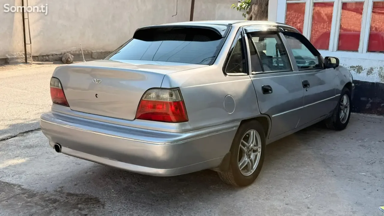 Daewoo Nexia 1995 · 1.6 MT