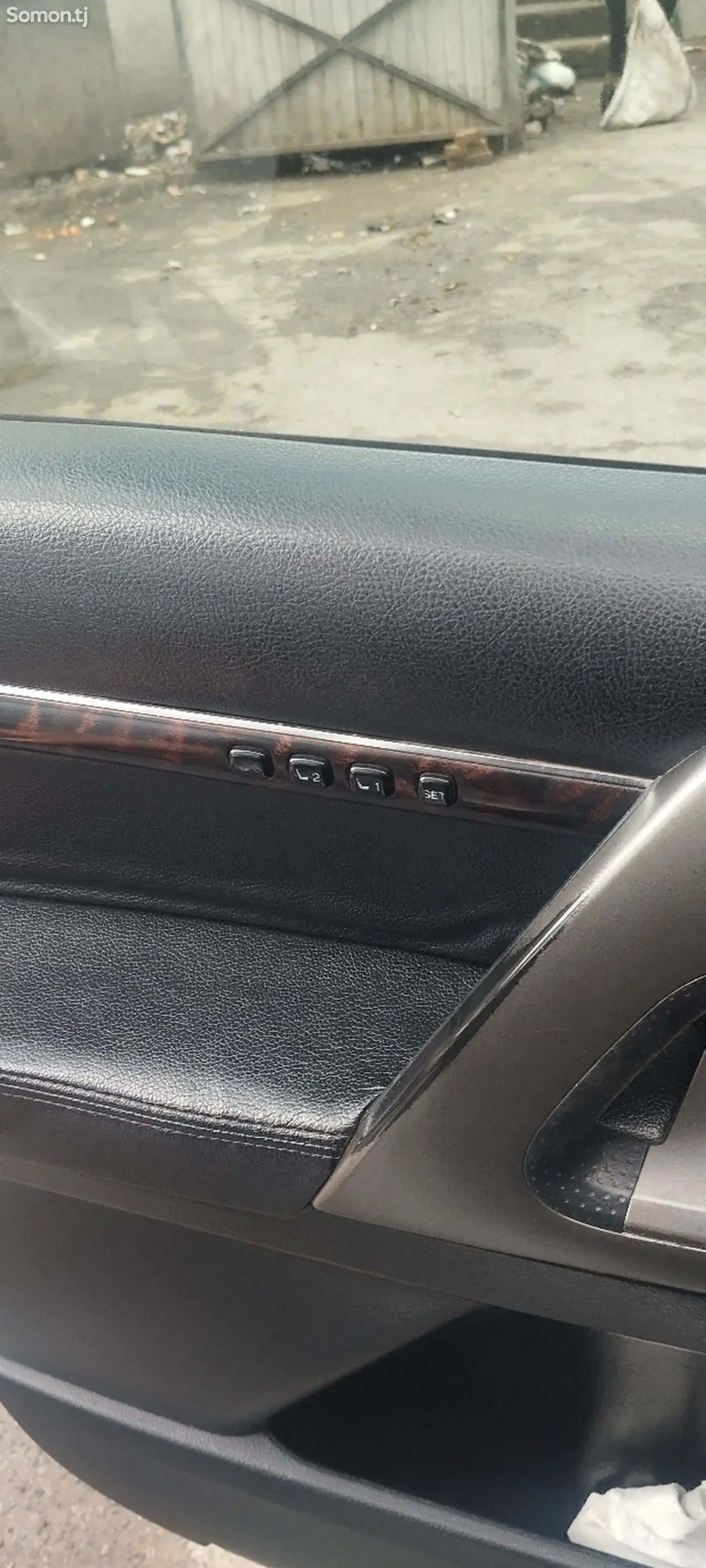 Toyota Land Cruiser 2012 · 4.5 AT
