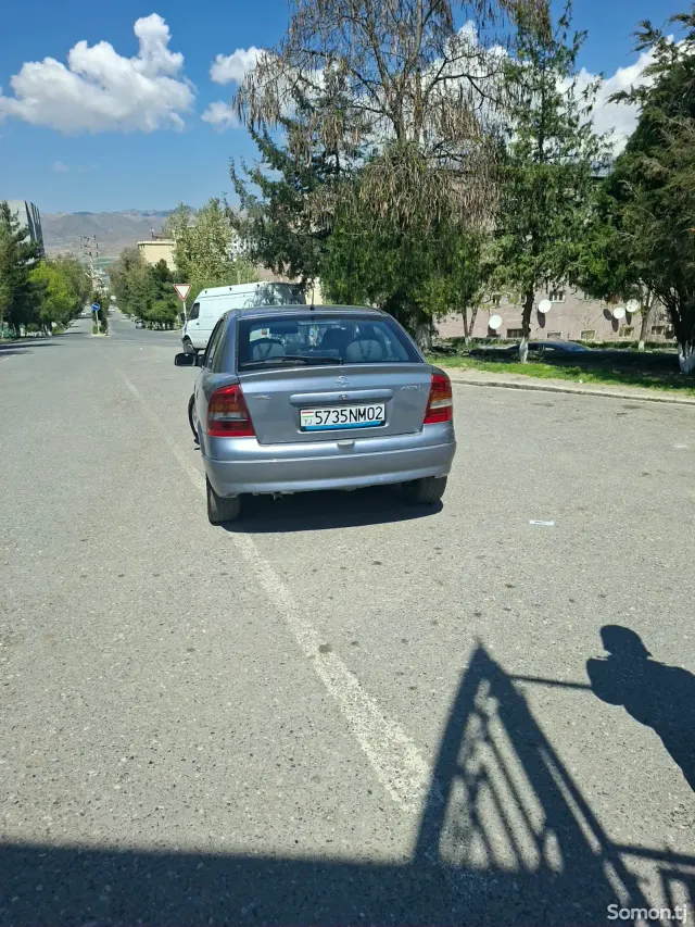 Opel Astra G 2003 · 1.6 MT