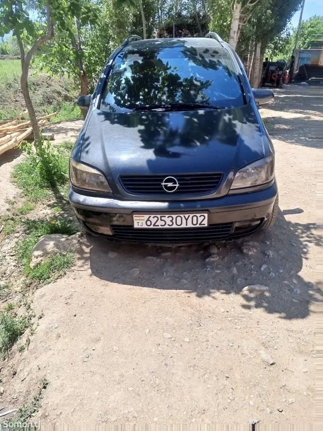 Opel Zafira 2000 · 1.6 MT