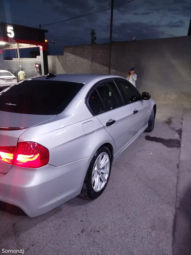 BMW 3 series 2010 · 2.0 AT