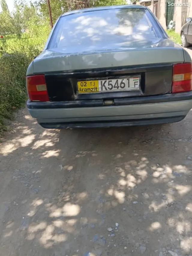 Opel Vectra C 1992 · 1.6 MT