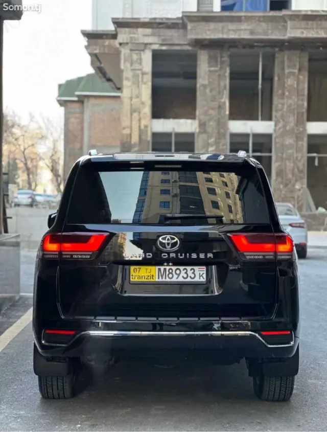 Toyota Land Cruiser 2022 · 3.5 AT