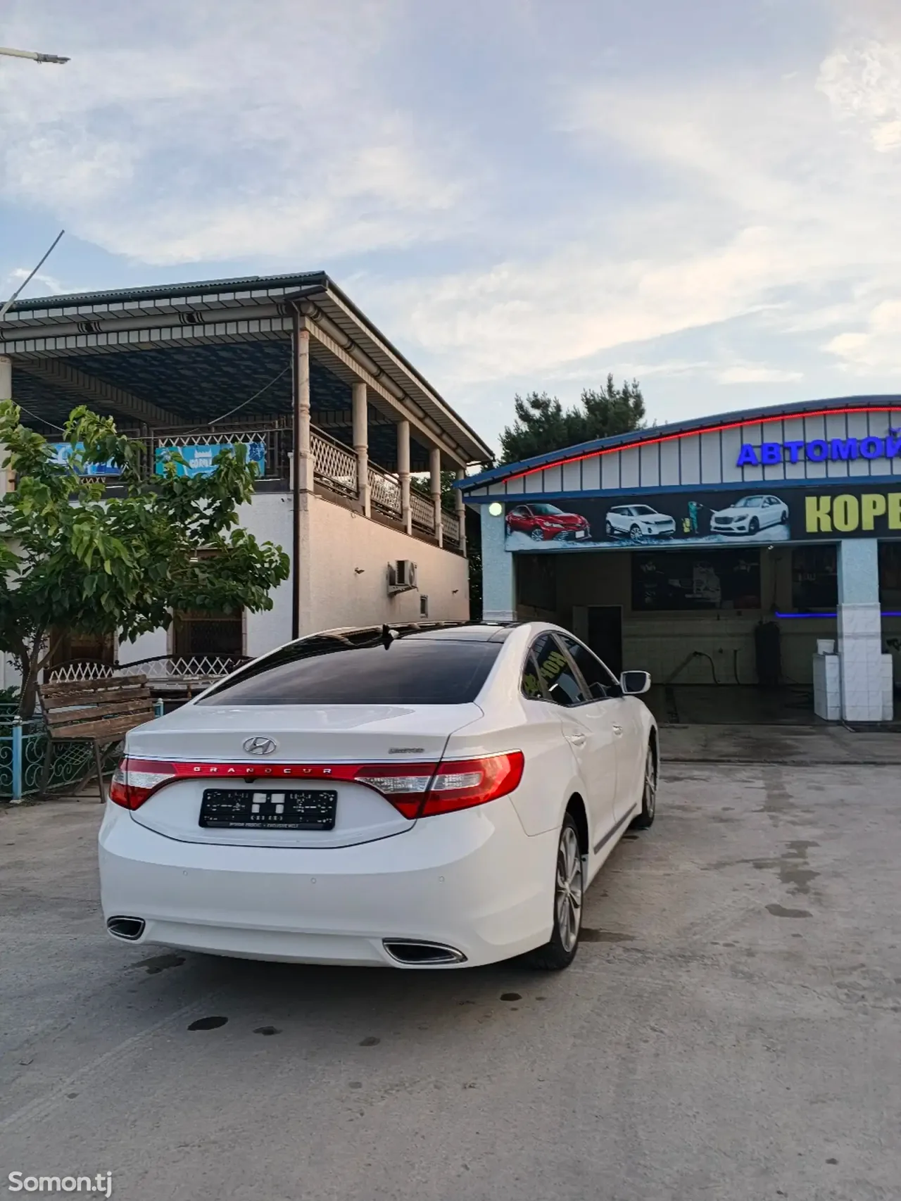 Hyundai Grandeur 2011 · 2.4 AT