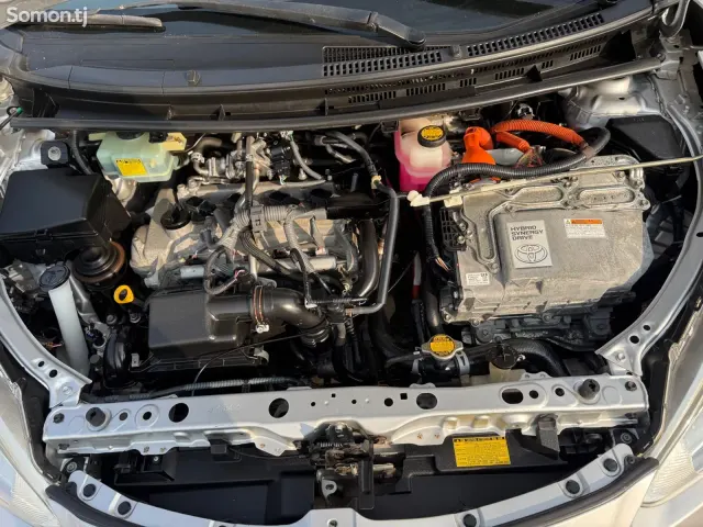 Toyota Aqua 2015 · 1.5 AT