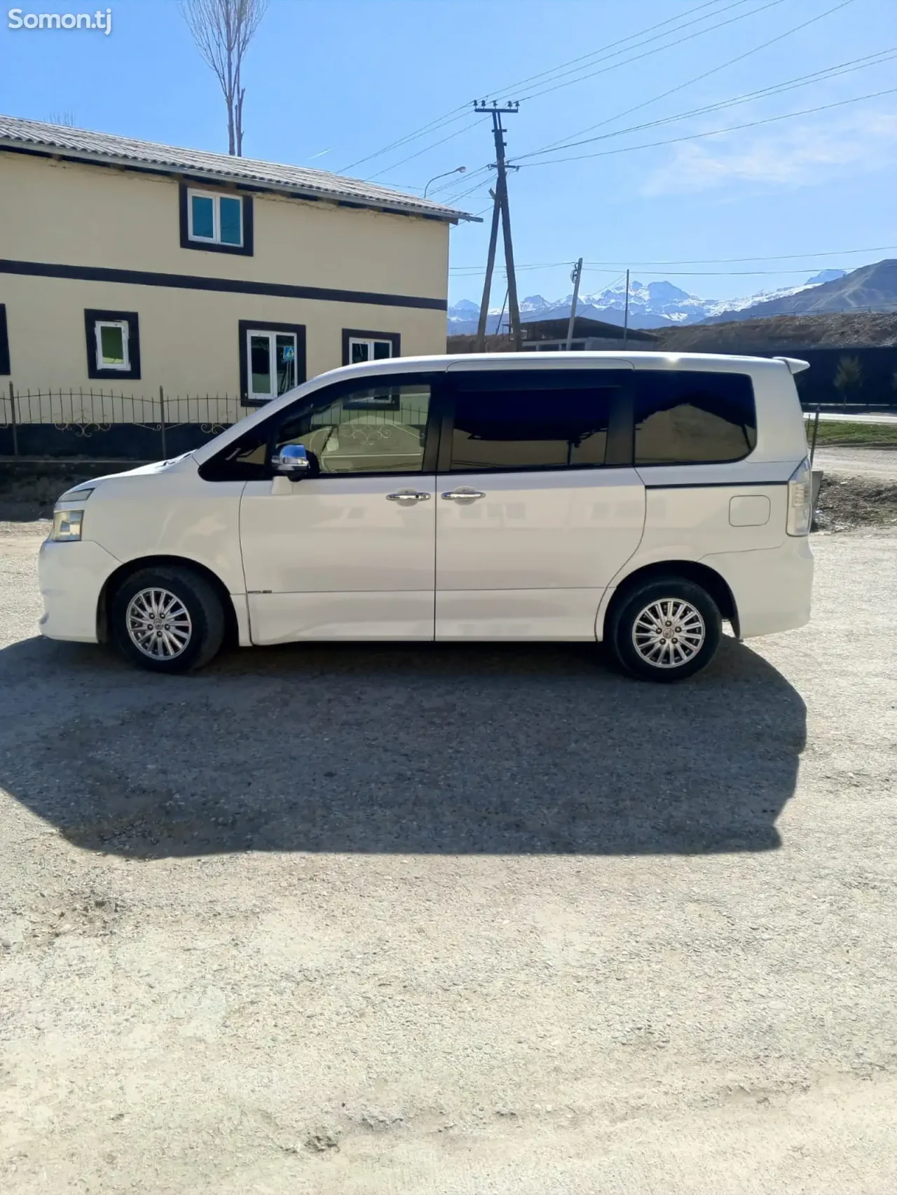 Toyota Voxy 2009 · 2.0 AT