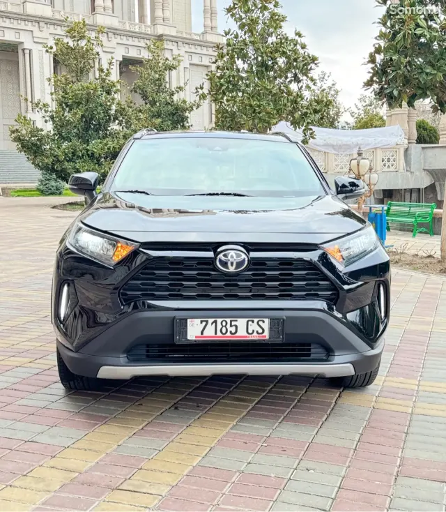 Toyota RAV 4 2021 · 2.5 AT
