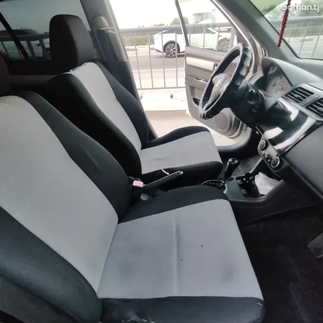 Suzuki Swift 2006 · 1.3 AT
