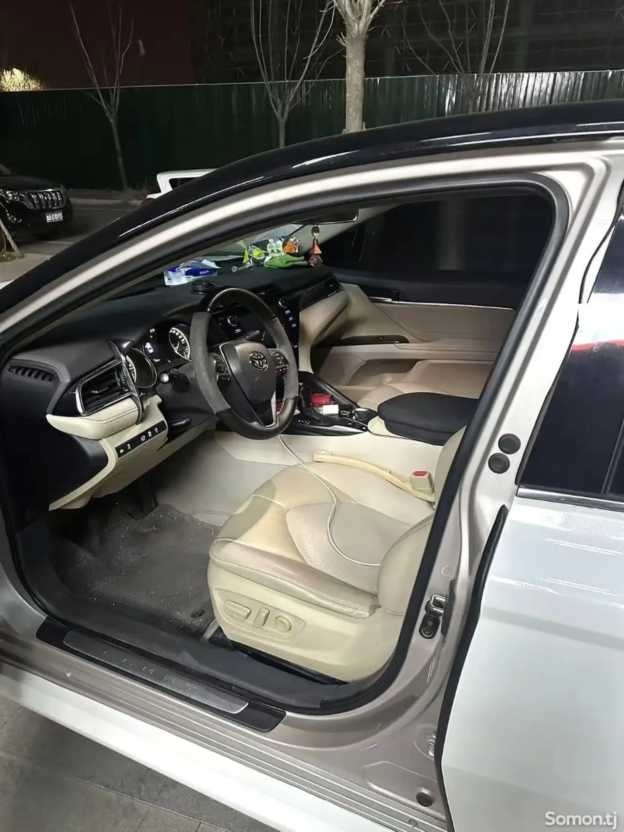Toyota Camry 2019 · 2.0 AT