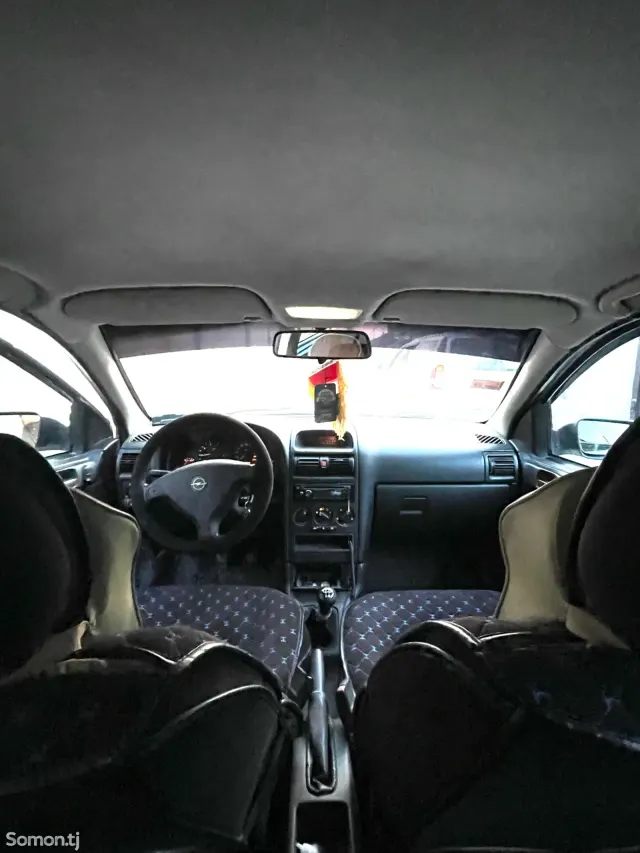 Opel Astra G 1999 · 1.6 MT