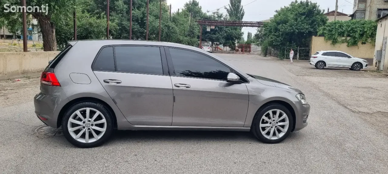 Volkswagen Golf 2015 · 1.6 AT