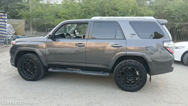 Toyota 4Runner 2015 · 4.0 AT