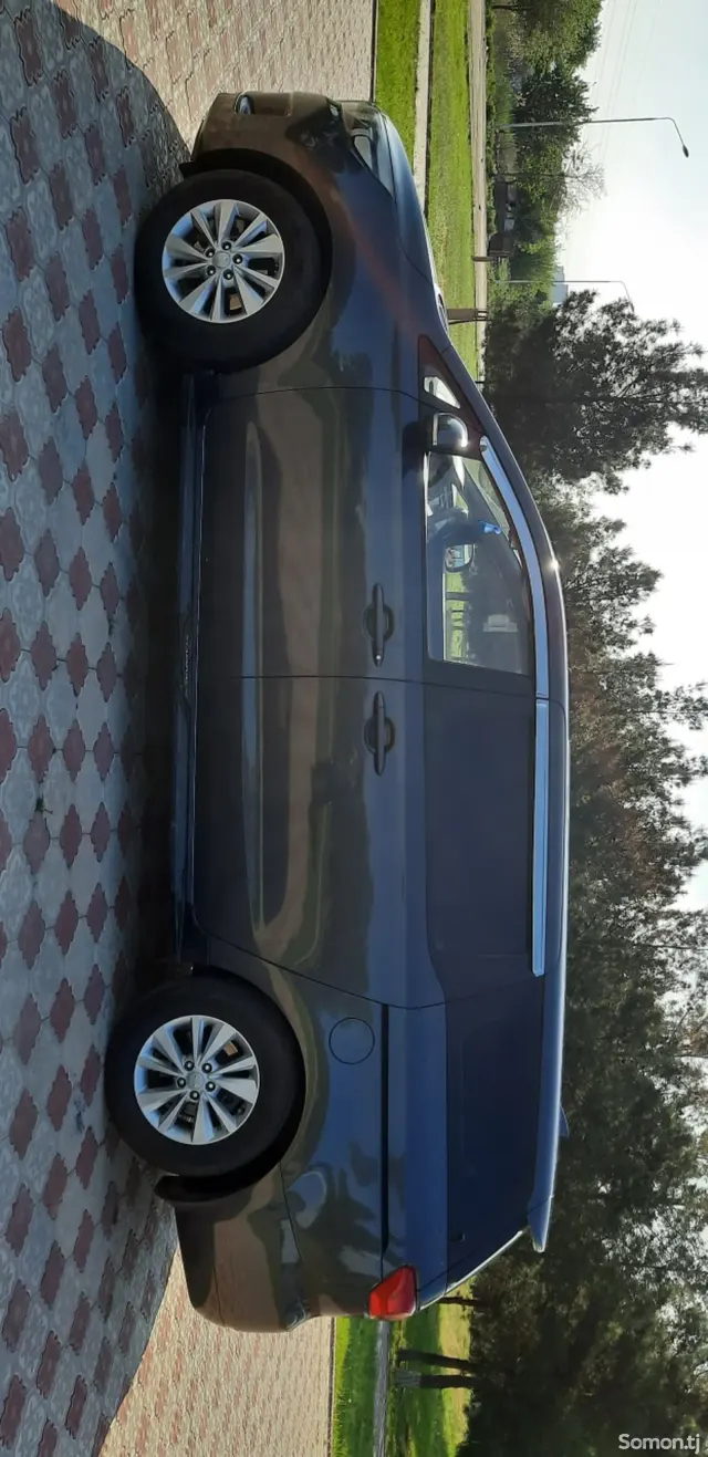 Kia Carnival 2015 · 2.2 AT