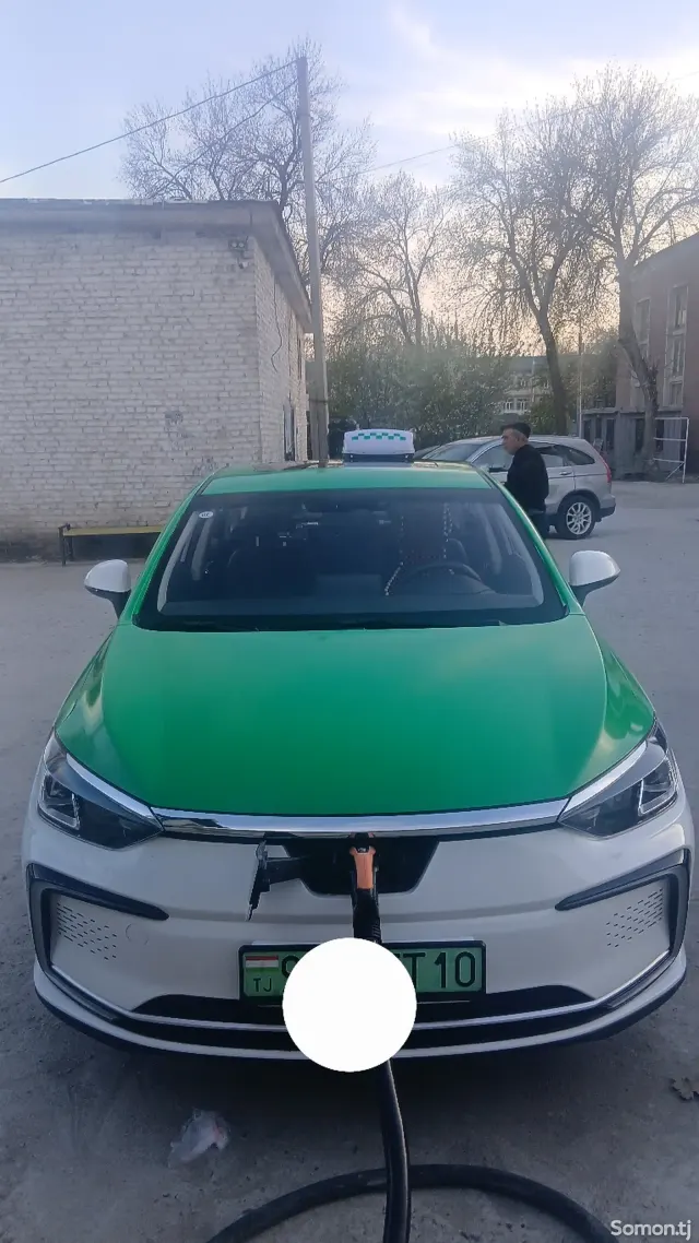 Beijing U5 2025 · AT