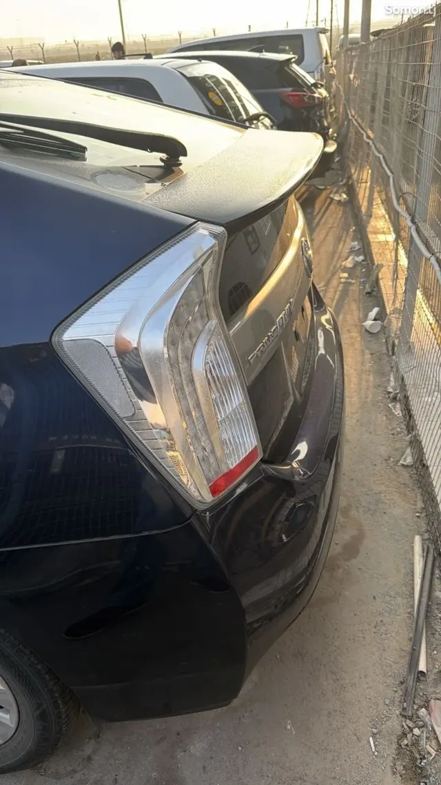 Toyota Prius 2014 · 1.8 AT
