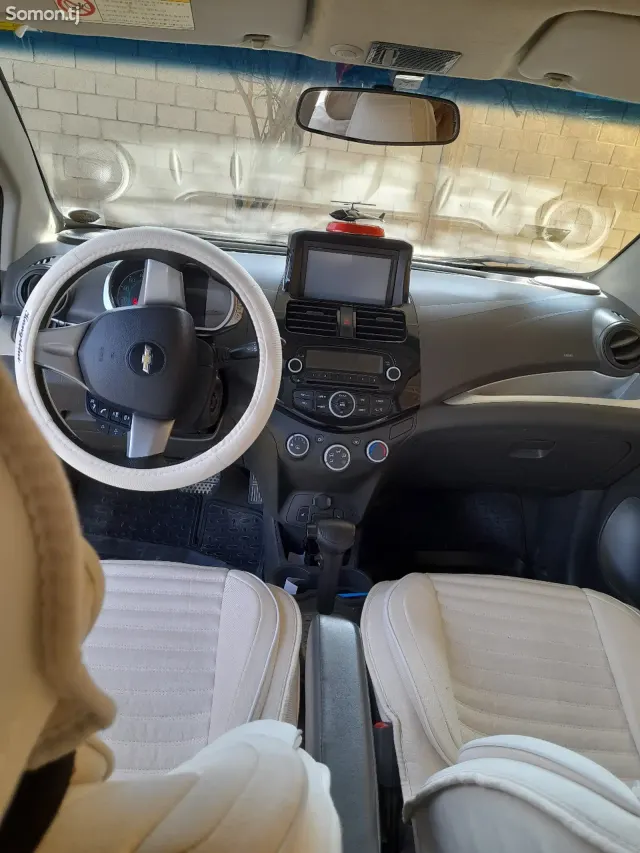 Chevrolet Spark 2014 · 1.1 AT
