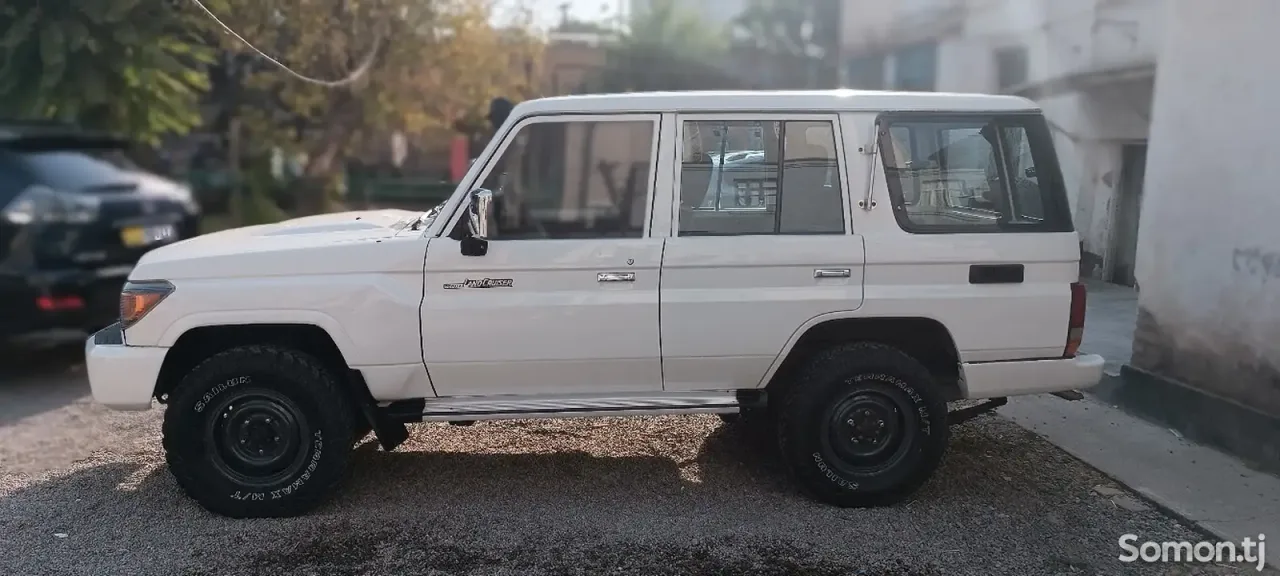 Toyota Land Cruiser 2012 · 4.2 MT