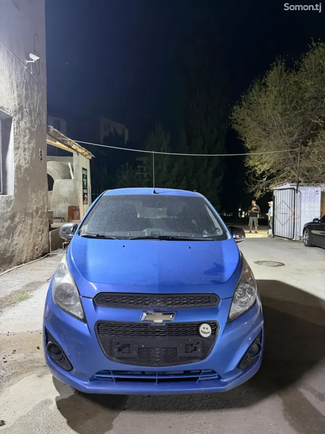Chevrolet Spark 2014 · 1.1 AT