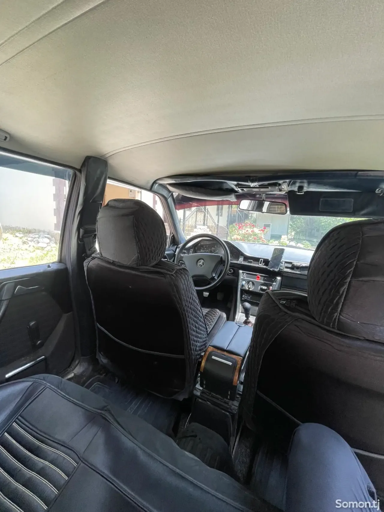 Mercedes-Benz W124 1991 · 2.0 MT