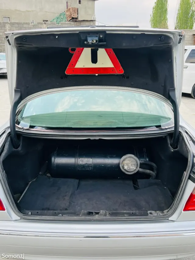 Mercedes-Benz E class 2000 · 2.8 AT
