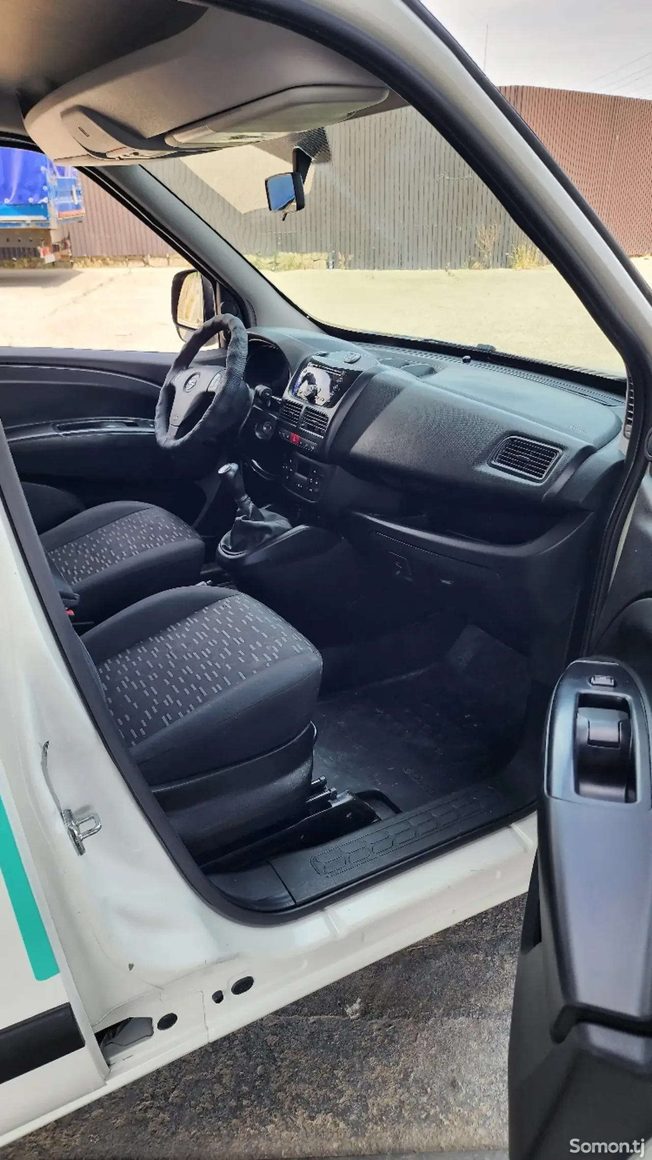 Opel Combo 2016 · 1.3 MT