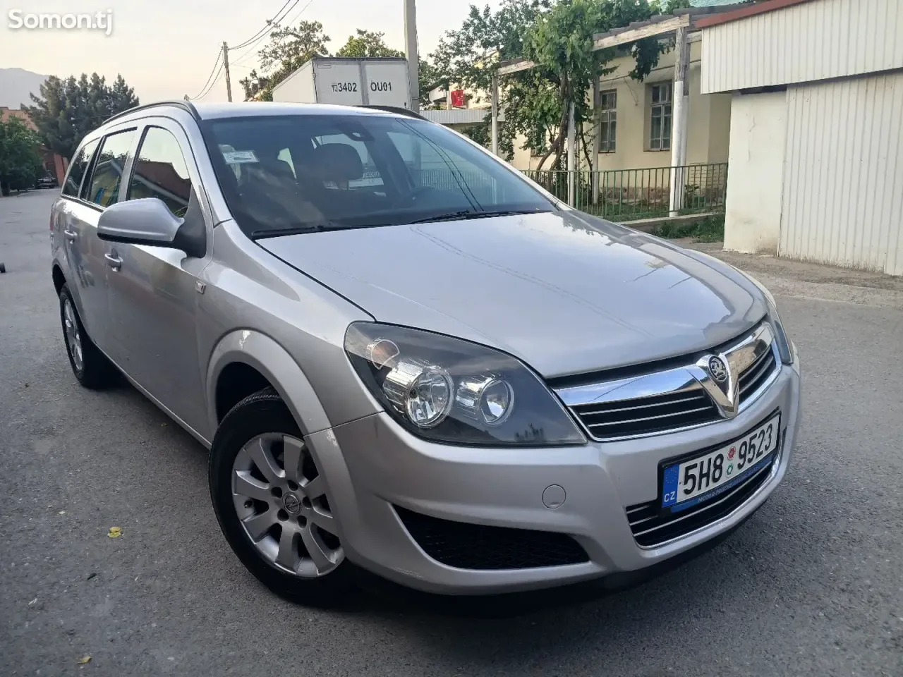 Opel Astra H 2009 · 1.6 MT