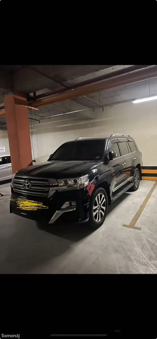 Toyota Land Cruiser 2016 · 5.7 AT