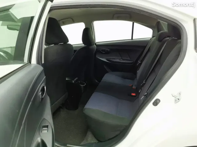 Toyota Yaris 2017 · AT