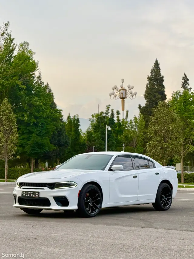 Dodge Charger 2016 · 3.7 AT