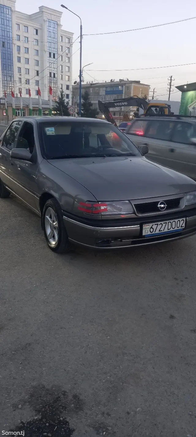 Opel Vectra A 1992 · 1.6 MT