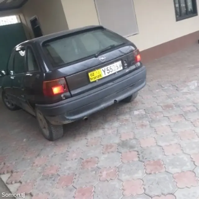 Opel Astra F 1993 · 1.6 MT