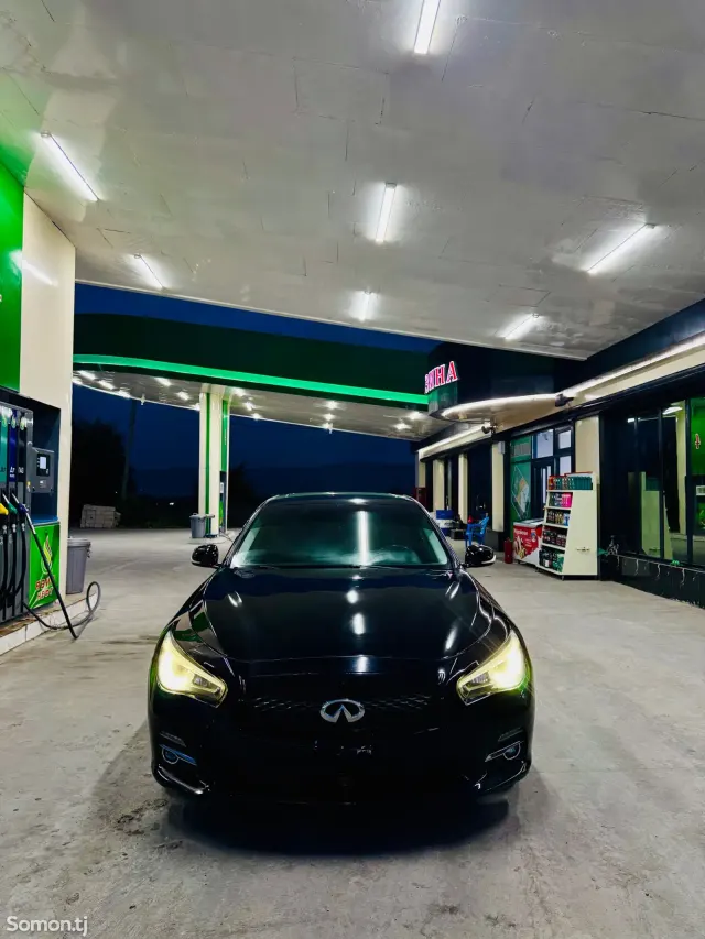 Infiniti Q series 2015 · 3.5 AT