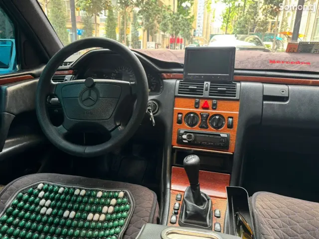 Mercedes-Benz E class 1997 · 2.4 MT
