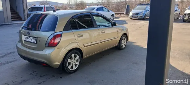 Kia Rio 2010 · 1.4 MT