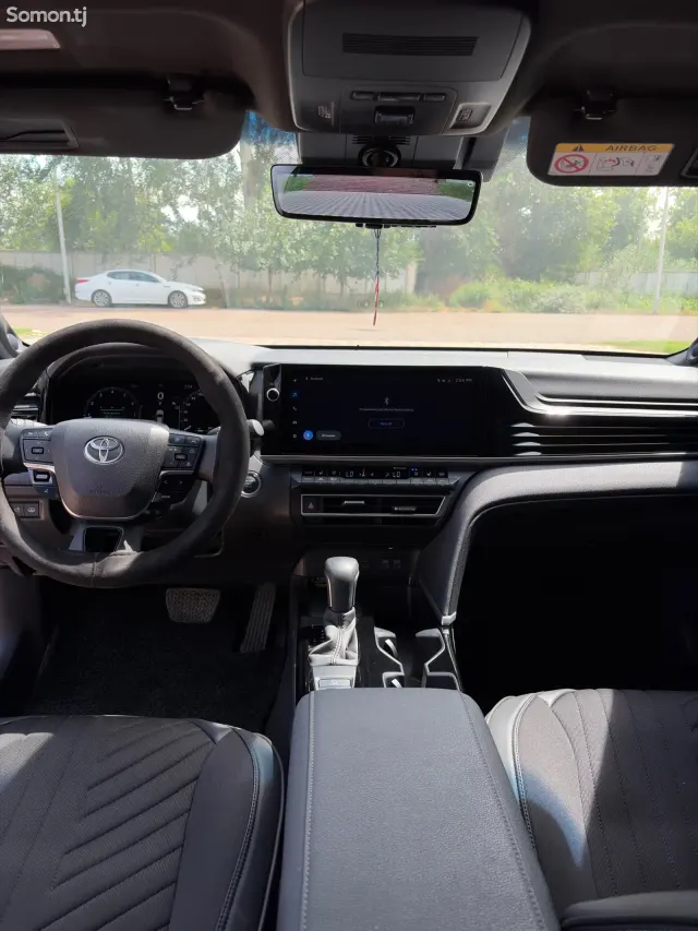 Toyota Camry 2025 · 2.5 AT