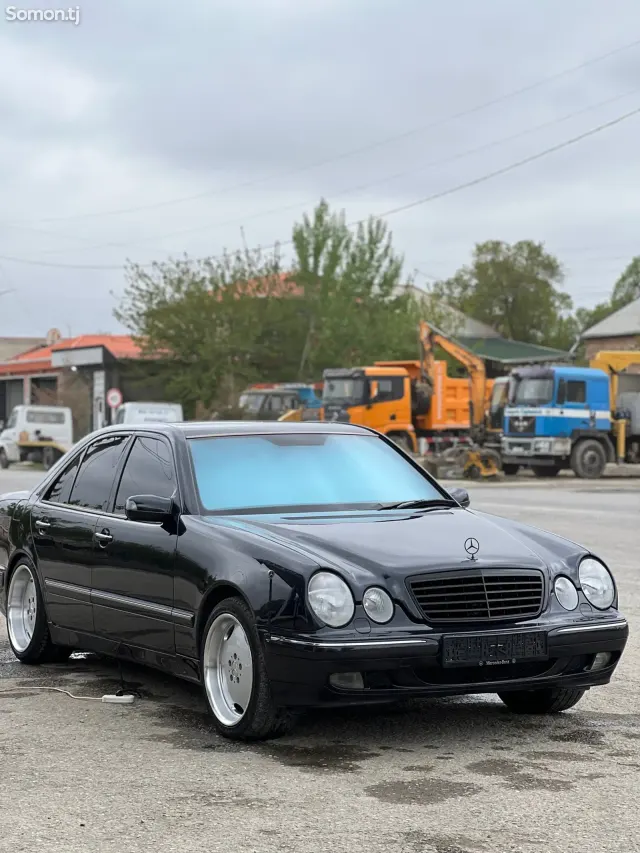 Mercedes-Benz E class 2001 · 4.3 AT