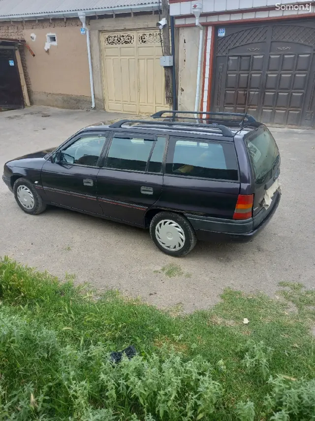 Opel Astra F 1994 · 1.6 MT