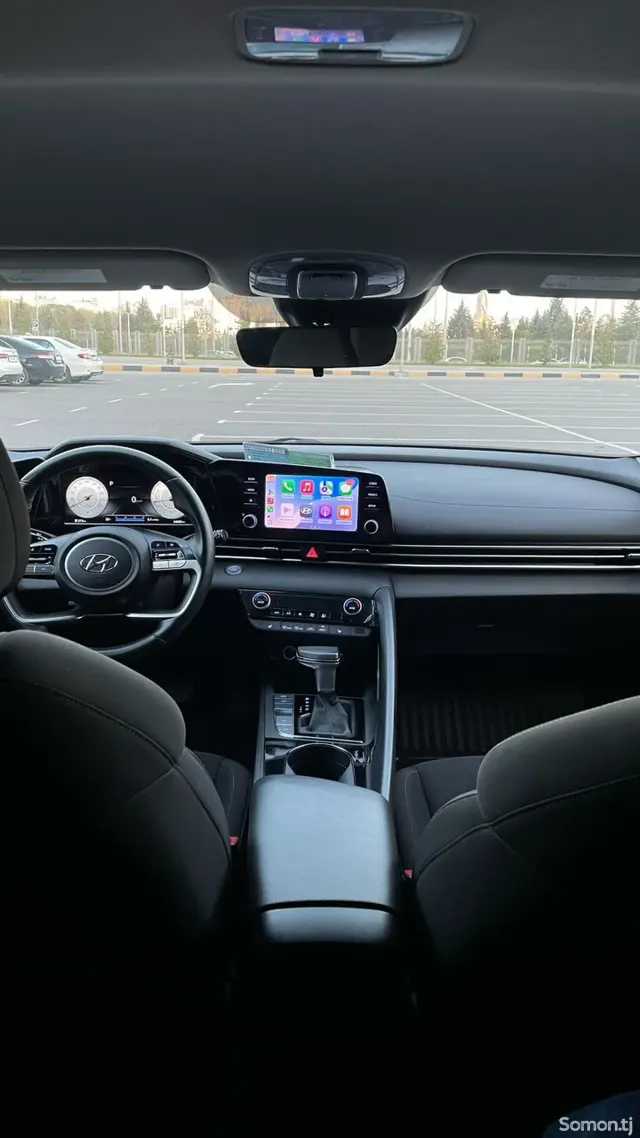 Hyundai Elantra 2022 · 2.0 AT
