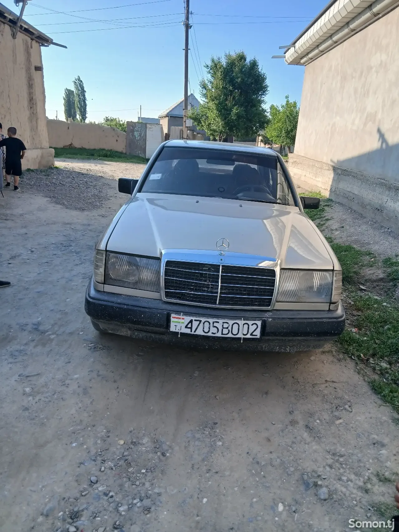 Mercedes-Benz W124 1988 · 2.5 MT