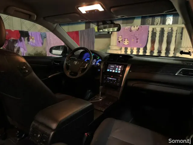 Toyota Camry 2015 · 2.0 AT