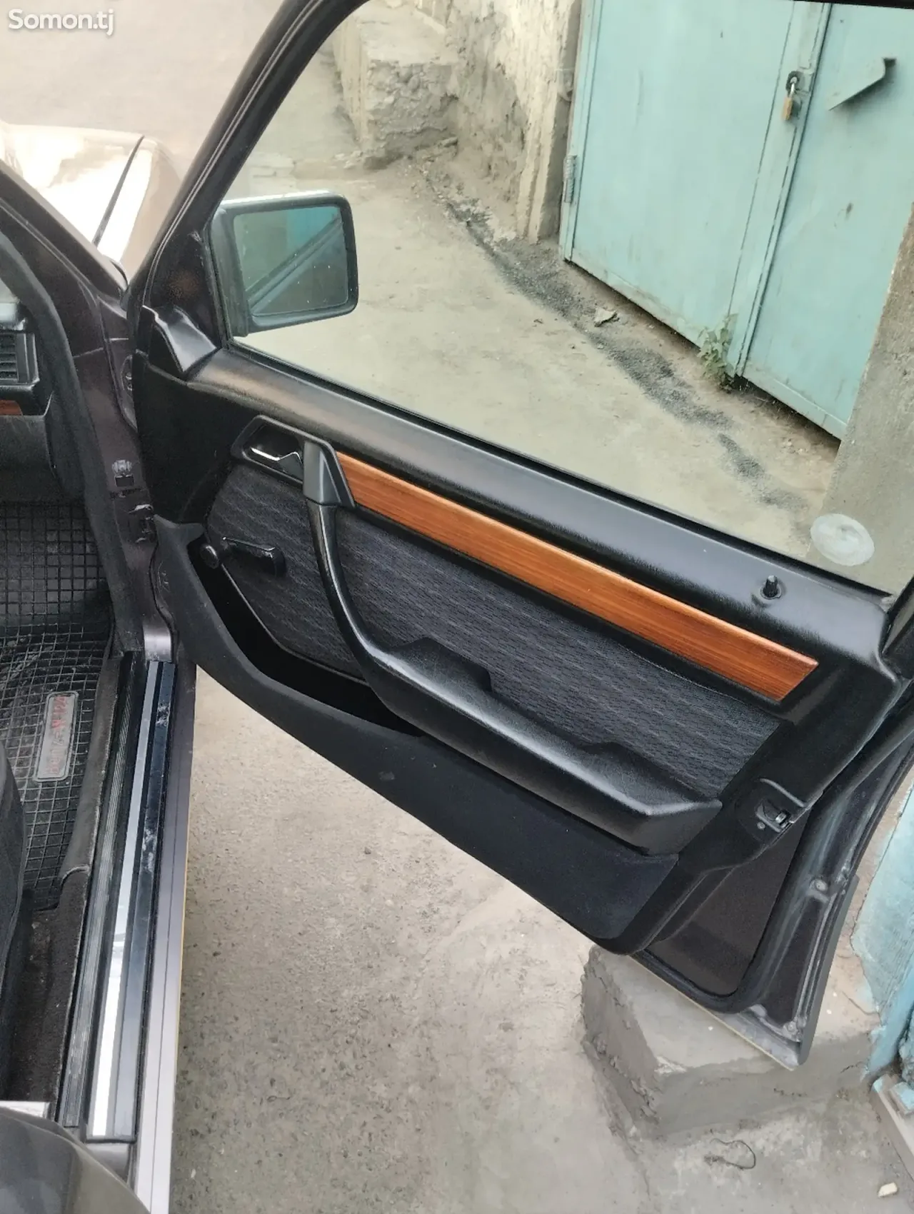 Mercedes-Benz W124 1992 · 2.0 MT