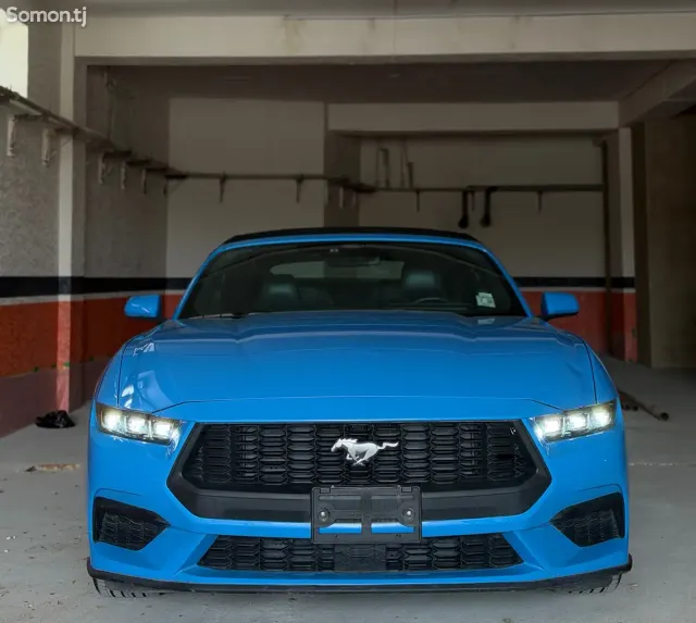 Ford Mustang 2025 · 2.3 AT