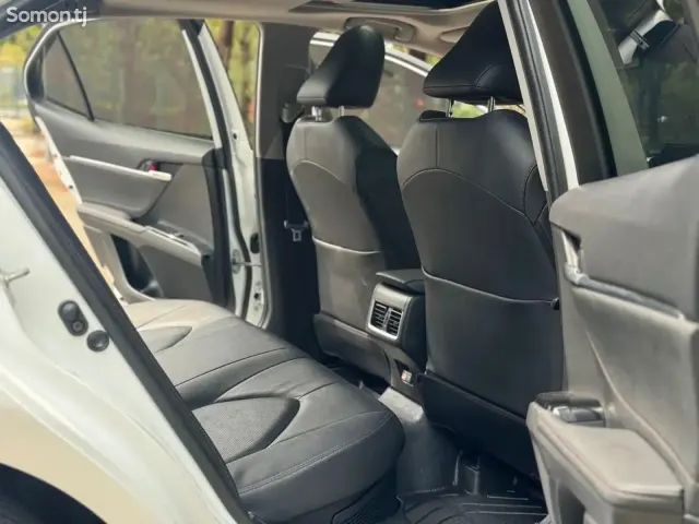Toyota Camry 2023 · 2.5 AT