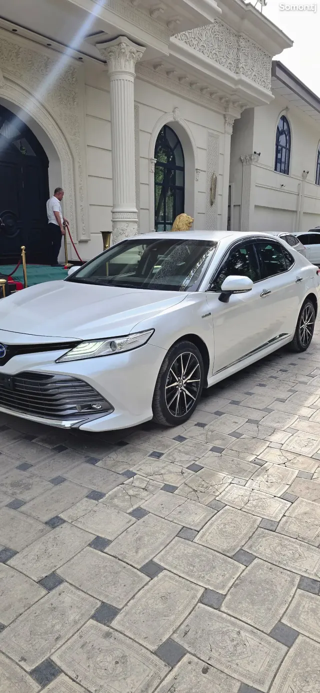 Toyota Camry 2018 · 2.5 AT