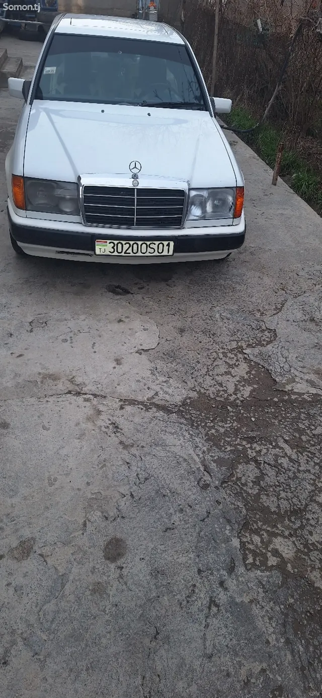Mercedes-Benz W124 1989 · 2.5 MT
