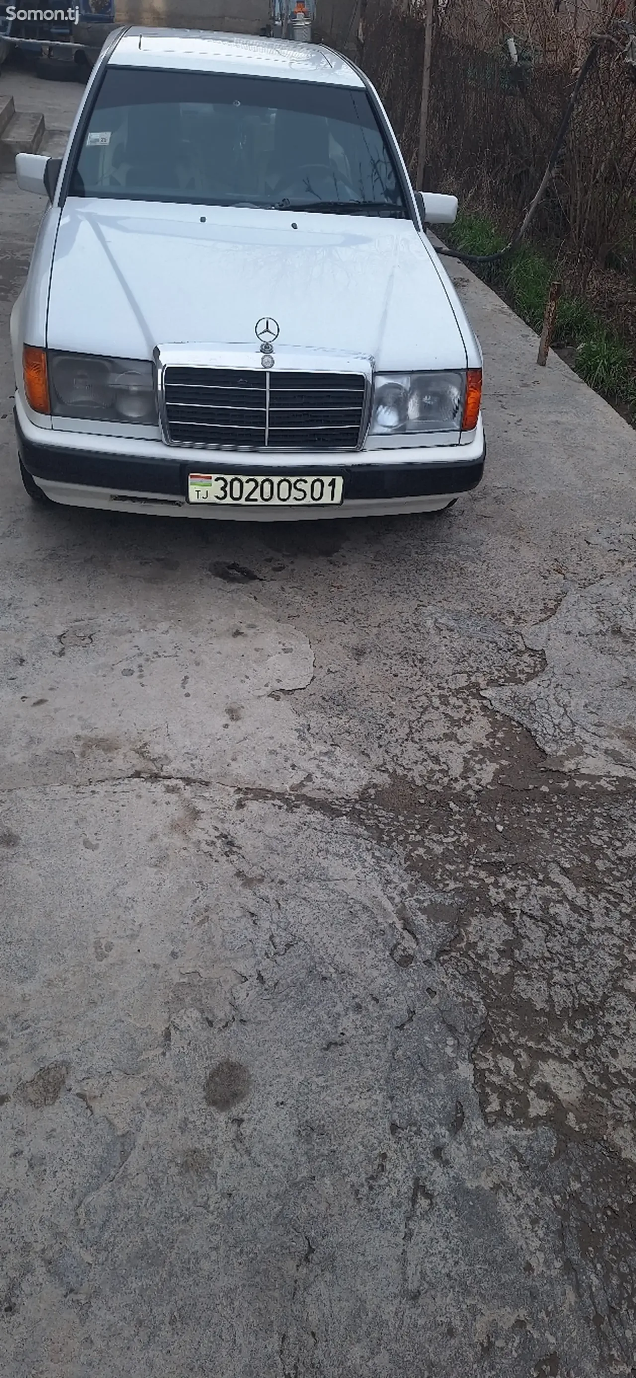 Mercedes-Benz W124 1989 · 2.5 MT