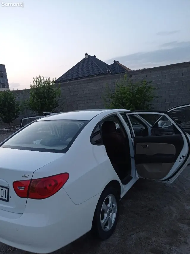 Hyundai Avante 2009 · 1.6 AT