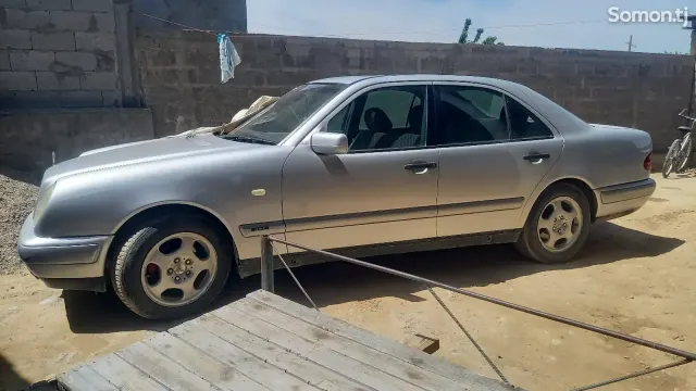 Mercedes-Benz E class 1997 · 2.0 AT