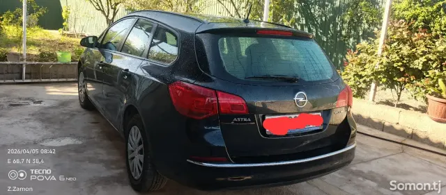 Opel Astra J 2013 · 1.4 MT