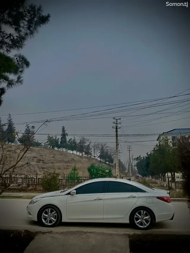 Hyundai Sonata 2011 · 2.0 AT